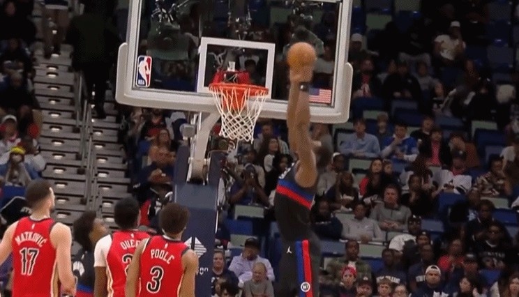 世界杯比赛在线观看地址-一群人目送！奥萨尔送空接 杜伦二楼双手空接重扣